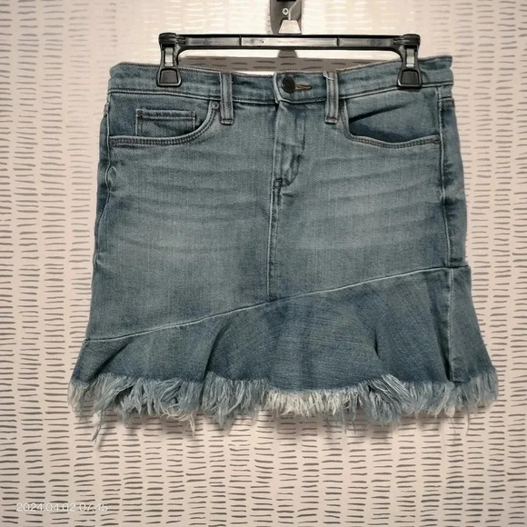 Blank NYC size 27 Asymmetrical Fray Hem Denim blue Skirt - Picture 2 of 11